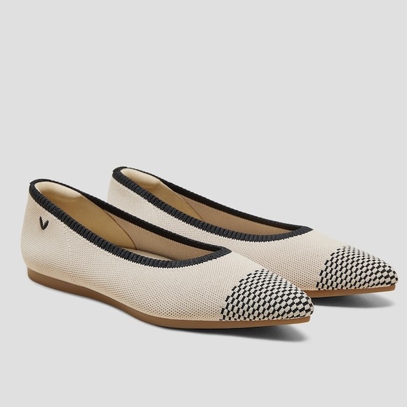 Vivaia Shoes - NEW Vivaia Womens Size 10 41.5 EU Almond & Black Aria Pointed Toe Ballet Flats